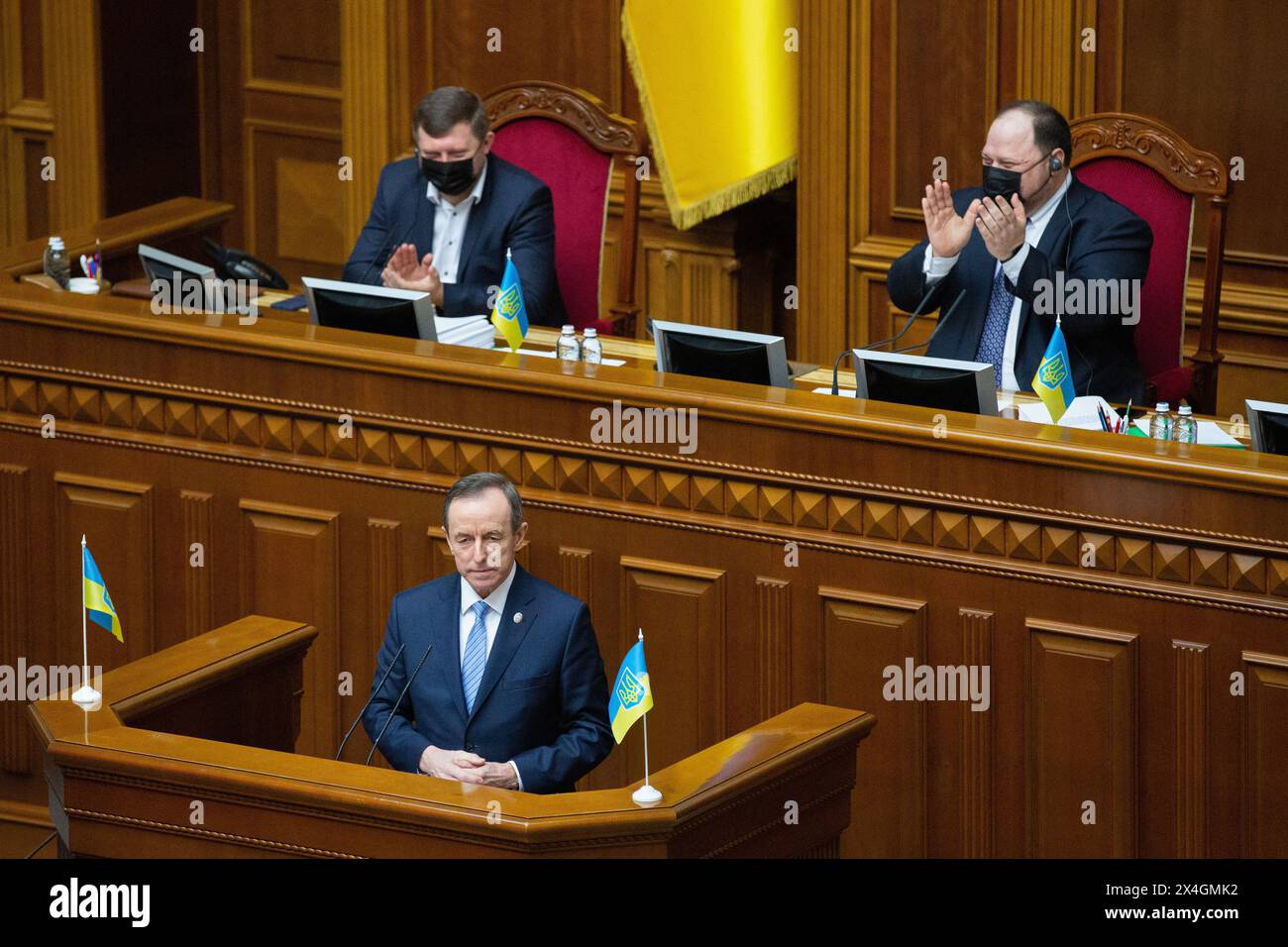 Kiew, Ukraine. Februar 2022. Marschall des polnischen Senats Tomasz Grodzki (D) spricht während seines Besuchs in Kiew vor dem ukrainischen Parlament (Werchowna Rada). (Credit Image: © Oleksii Chumachenko/SOPA Images via ZUMA Press Wire) NUR REDAKTIONELLE VERWENDUNG! Nicht für kommerzielle ZWECKE! Stockfoto