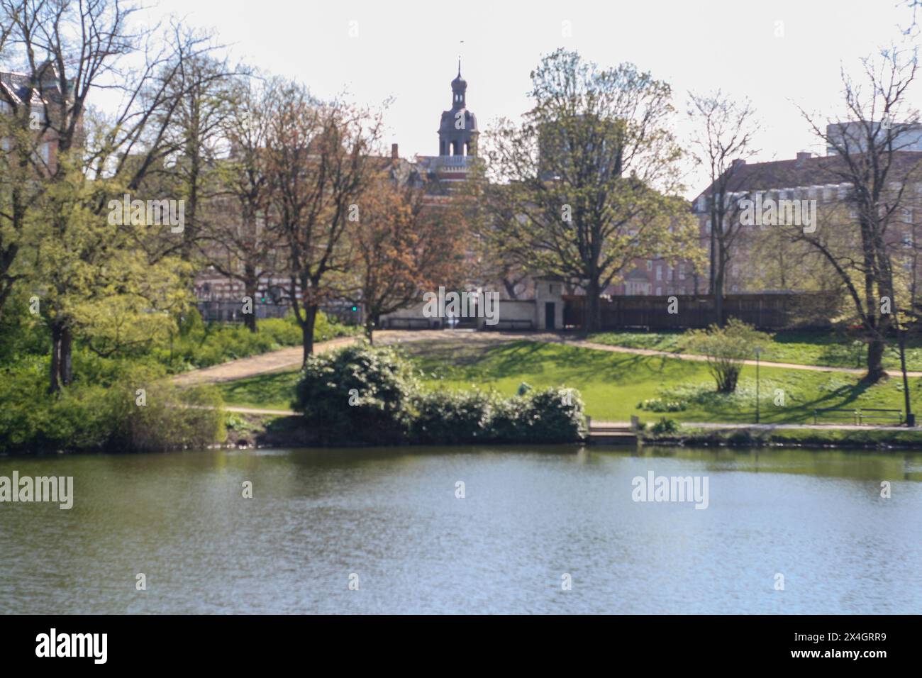 rstedsparken, ein schöner historischer Park im Zentrum von Kopenhagen (Dänemark), bekannt für seinen See, üppige Vegetation und Promenaden Stockfoto