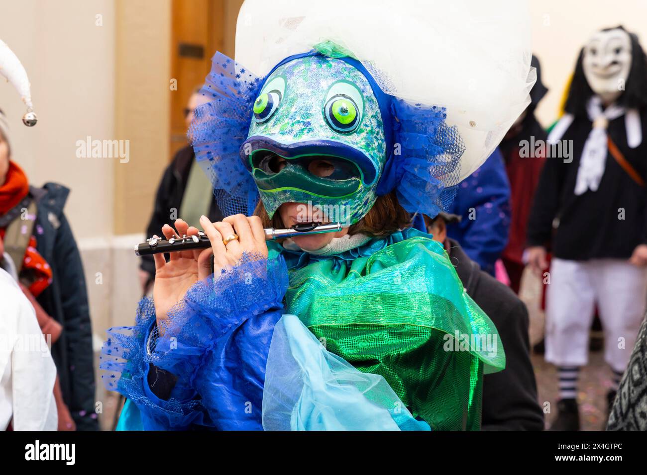 Basel, Schweiz - 20. Februar 24. Karneval Piccolo Spieler Nahaufnahme Stockfoto
