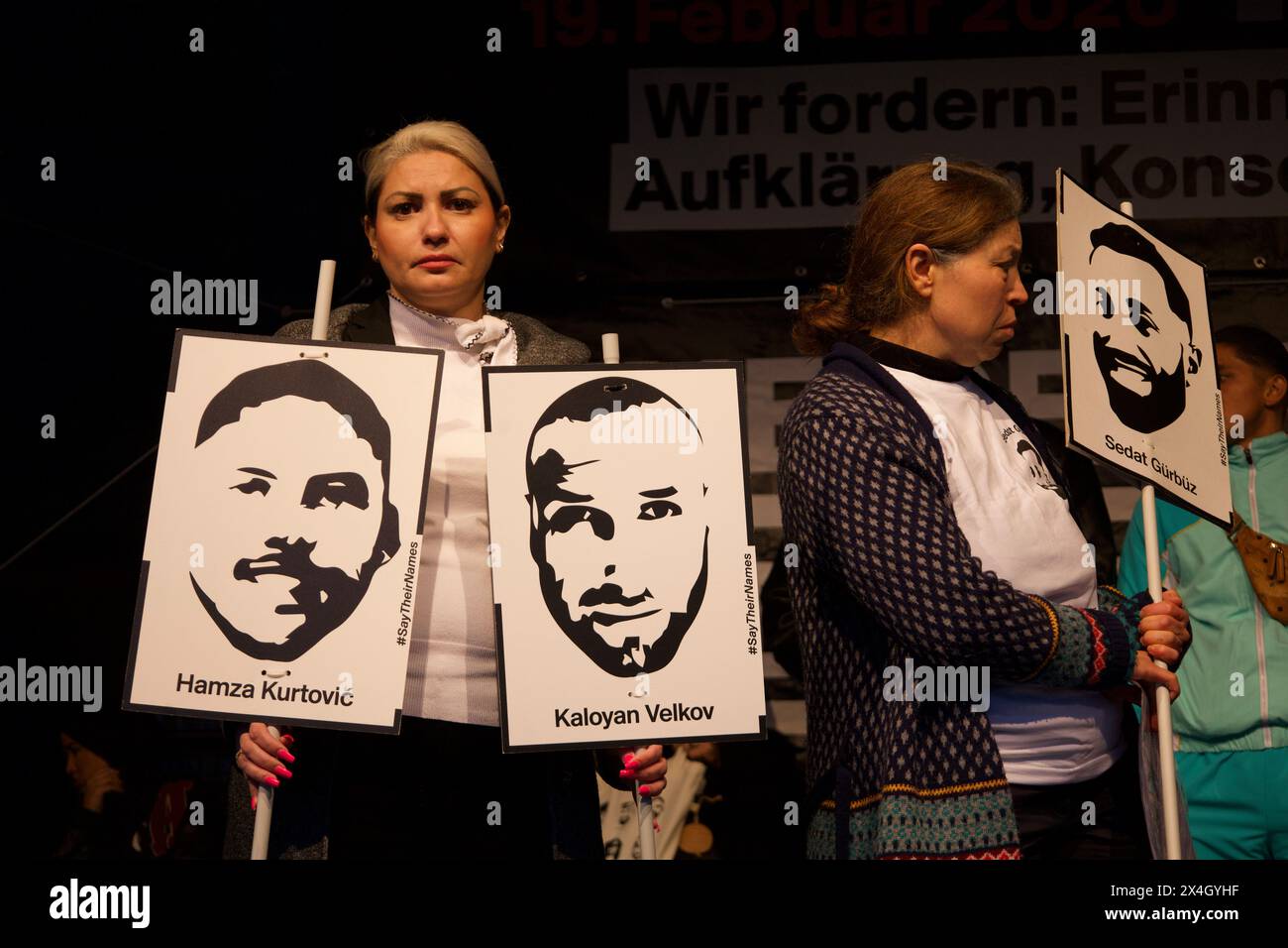 Hanau, Deutschland, 17. Februar 2024. Tausende von Menschen nehmen an der Gedenkfeier für die Opfer der Erschießungen in Hanau Teil. Stockfoto