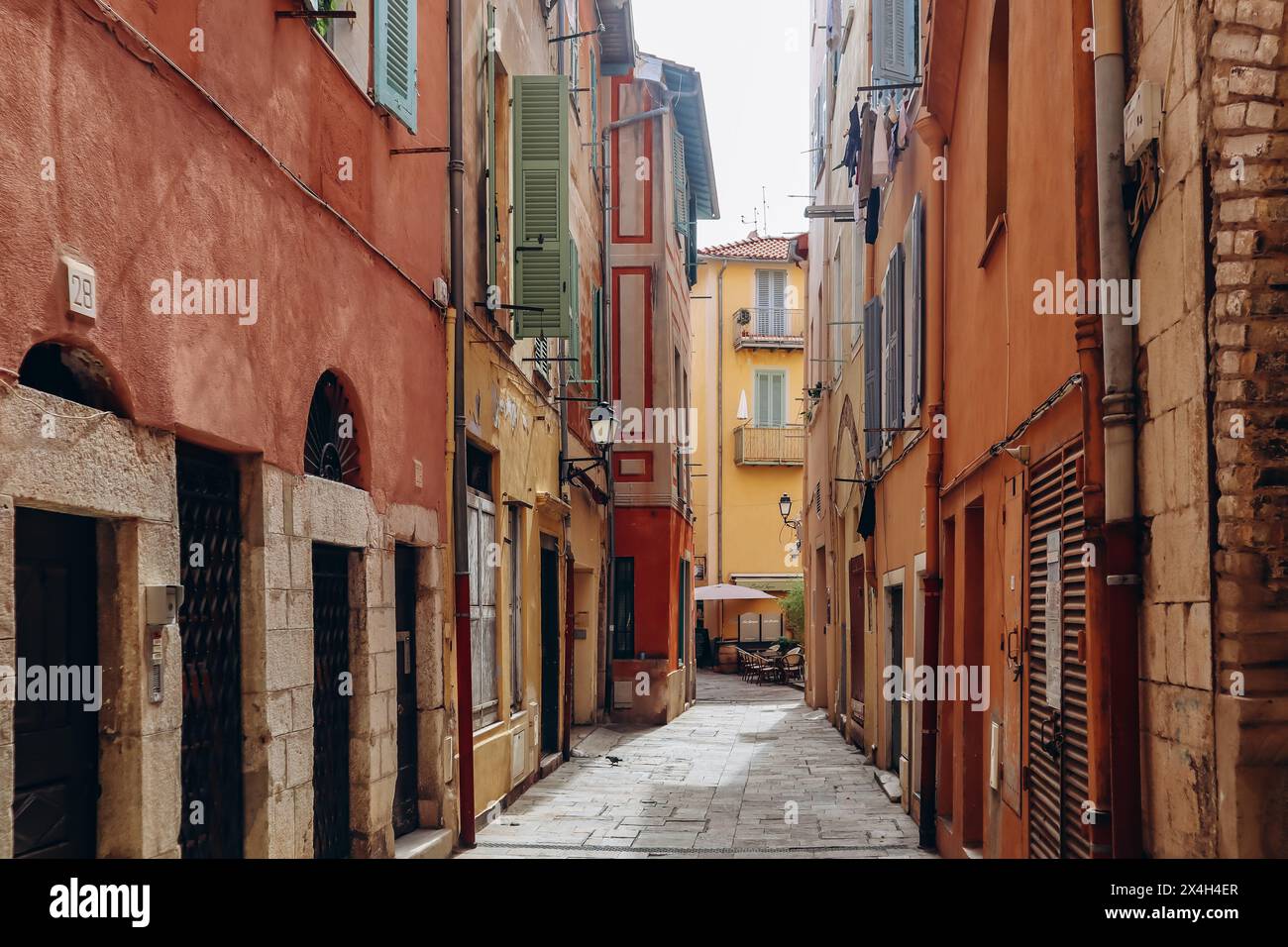 Straßen und Häuser im Zentrum von Villefranche sur Mer, Südfrankreich Stockfoto