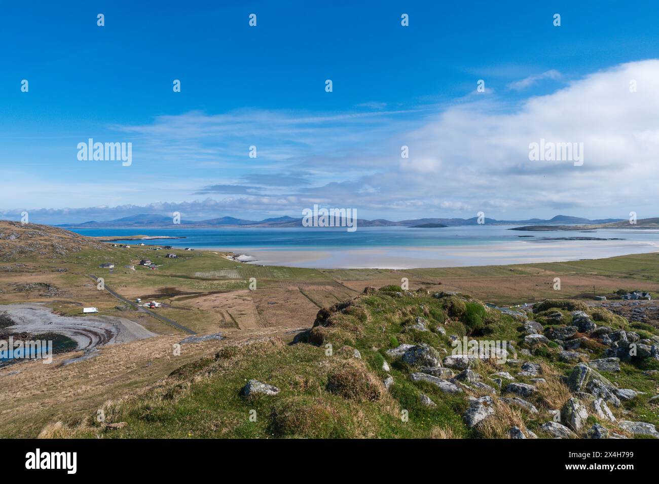 Blick von Norden nach South Uist von Dun Scurrival auf der Isle of barra, Schottland. Stockfoto