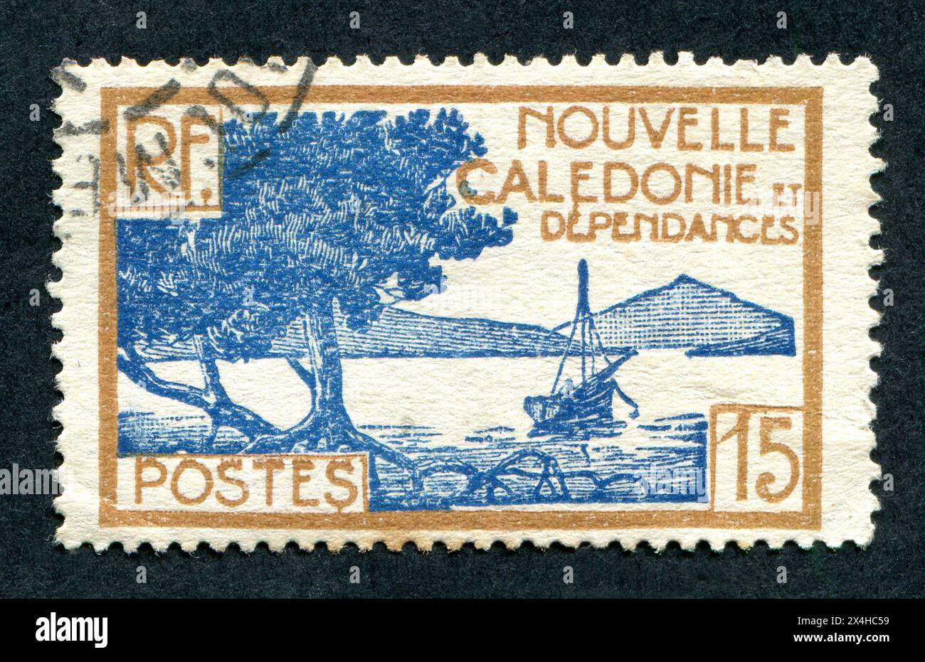 Ca. 1928: Eine Briefmarke von 15 Centimes New Caledonia & Dependencies, die 1928 herausgegeben wurde. Stockfoto