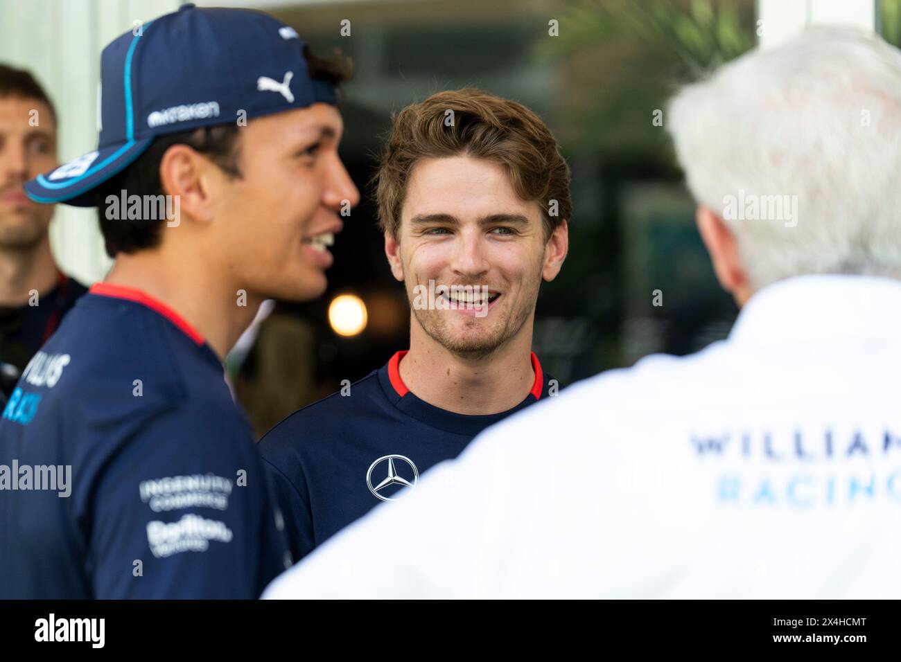 Miami Gardens, Usa. Mai 2024. Der US-amerikanische Formel-1-Pilot Logan Sargeant von Williams Racing wird am 3. Mai 2024 beim Formel-1-Miami-Grand Prix auf dem Miami International Autodrome in Miami Gardens, Florida, im Fahrerlager gesehen. Foto: Greg Nash/UPI Credit: UPI/Alamy Live News Stockfoto