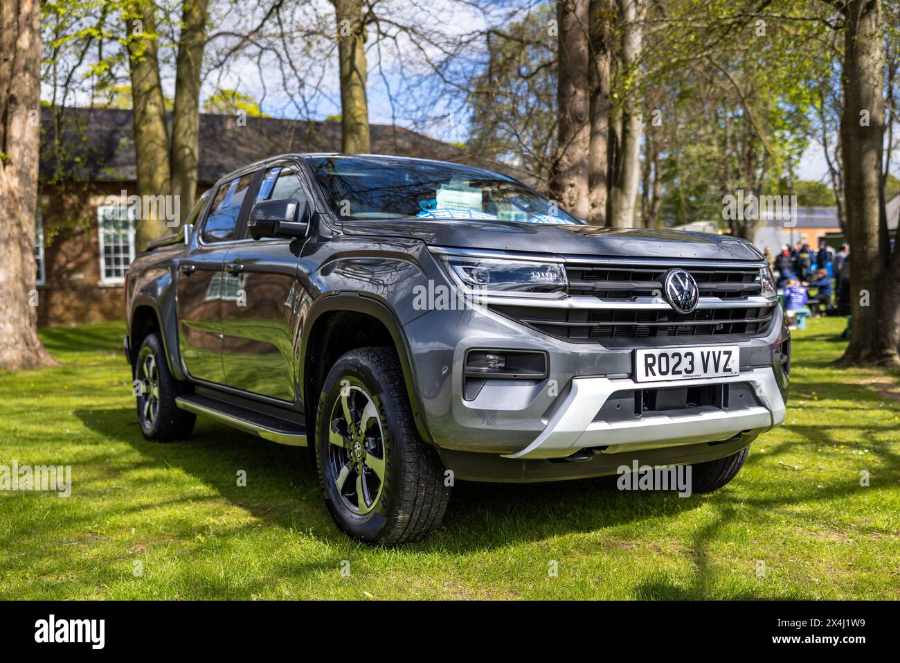 2023 Volkswagen Amarok, ausgestellt auf dem April Scramble im Bicester Heritage Centre am 21. April 2024. Stockfoto