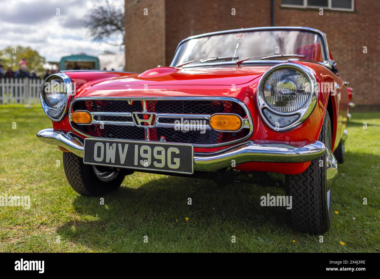 1969 Honda S800 Roadster, ausgestellt auf dem April Scramble im Bicester Heritage Centre am 21. April 2024. Stockfoto