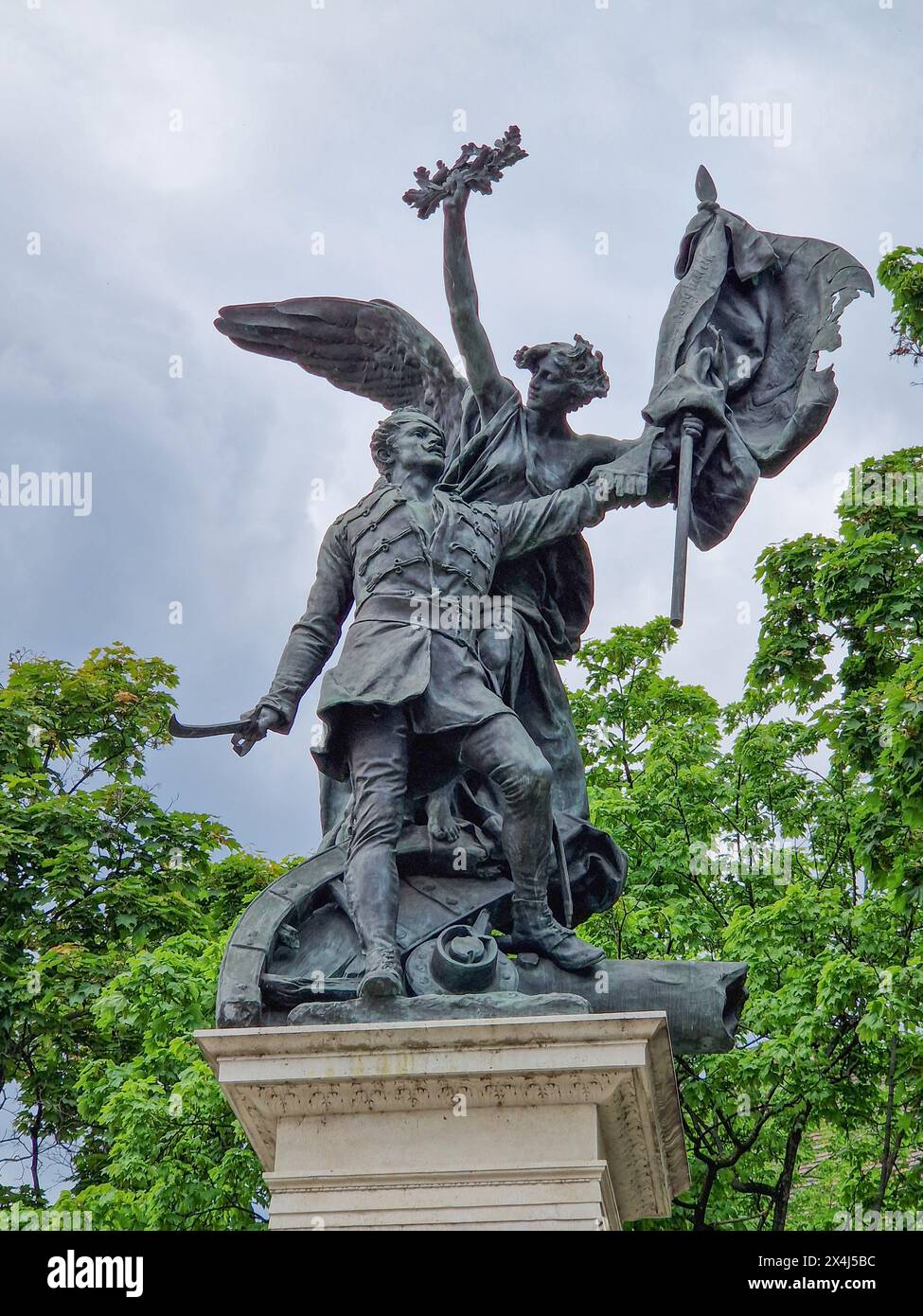 BUDAPEST/UNGARN - 2023-05-06: Statue des Unabhängigkeitskrieges (Ungarisch: Honvéd-szobor) Stockfoto