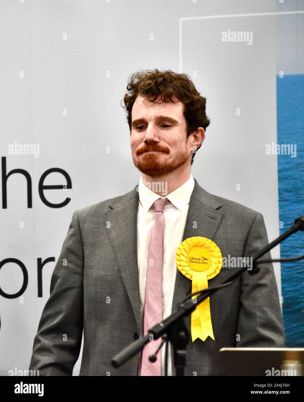 Stockton-on-Tees, Großbritannien. Mai 2024. Der Kandidat der Liberaldemokraten Simon Thorley sieht niedergeschlagen aus, als Bern Houchen zum dritten Mal zum Bürgermeister des Tees Valley ernannt wird. Quelle: James Hind/Alamy Live News. Stockfoto