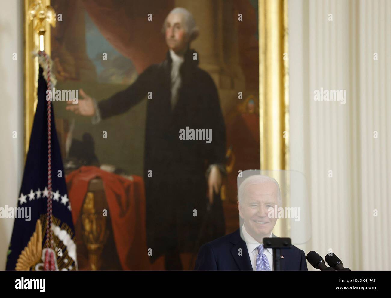 Washington, Usa. Mai 2024. Präsident Joe Biden spricht, bevor er die Presidential Medal of Freedom, die höchste zivile Auszeichnung der Nation, während einer Zeremonie im East Room des Weißen Hauses in Washington DC am Freitag, den 3. Mai 2024 überreicht. Foto: Jonathan Ernst/UPI Credit: UPI/Alamy Live News Stockfoto