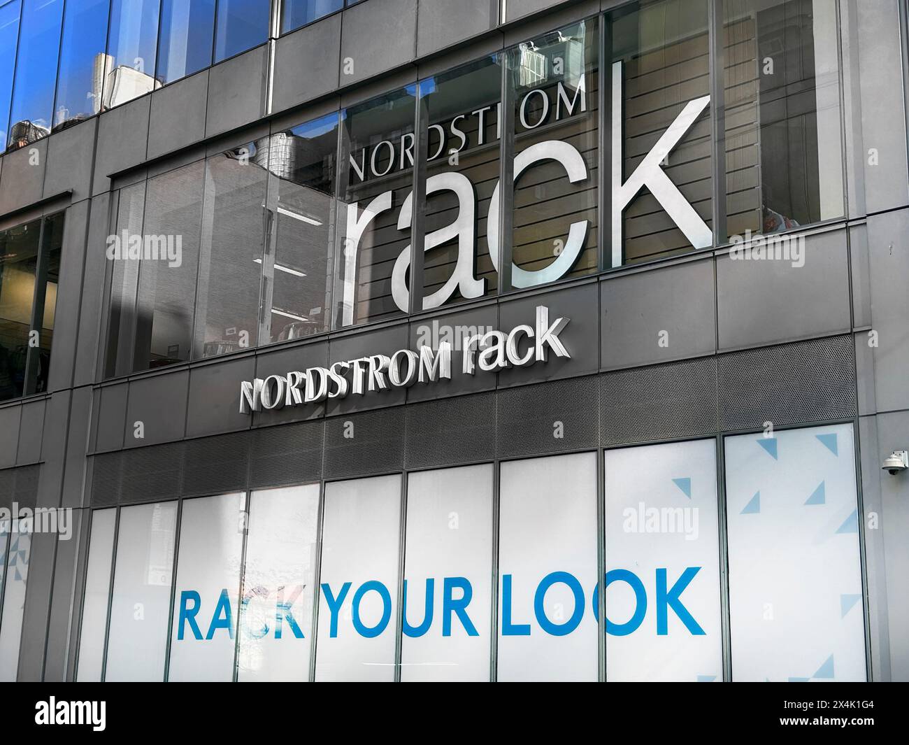 Nordstrom Rack, günstiges Bekleidungsgeschäft, Außenansicht, New York City, New York, USA Stockfoto