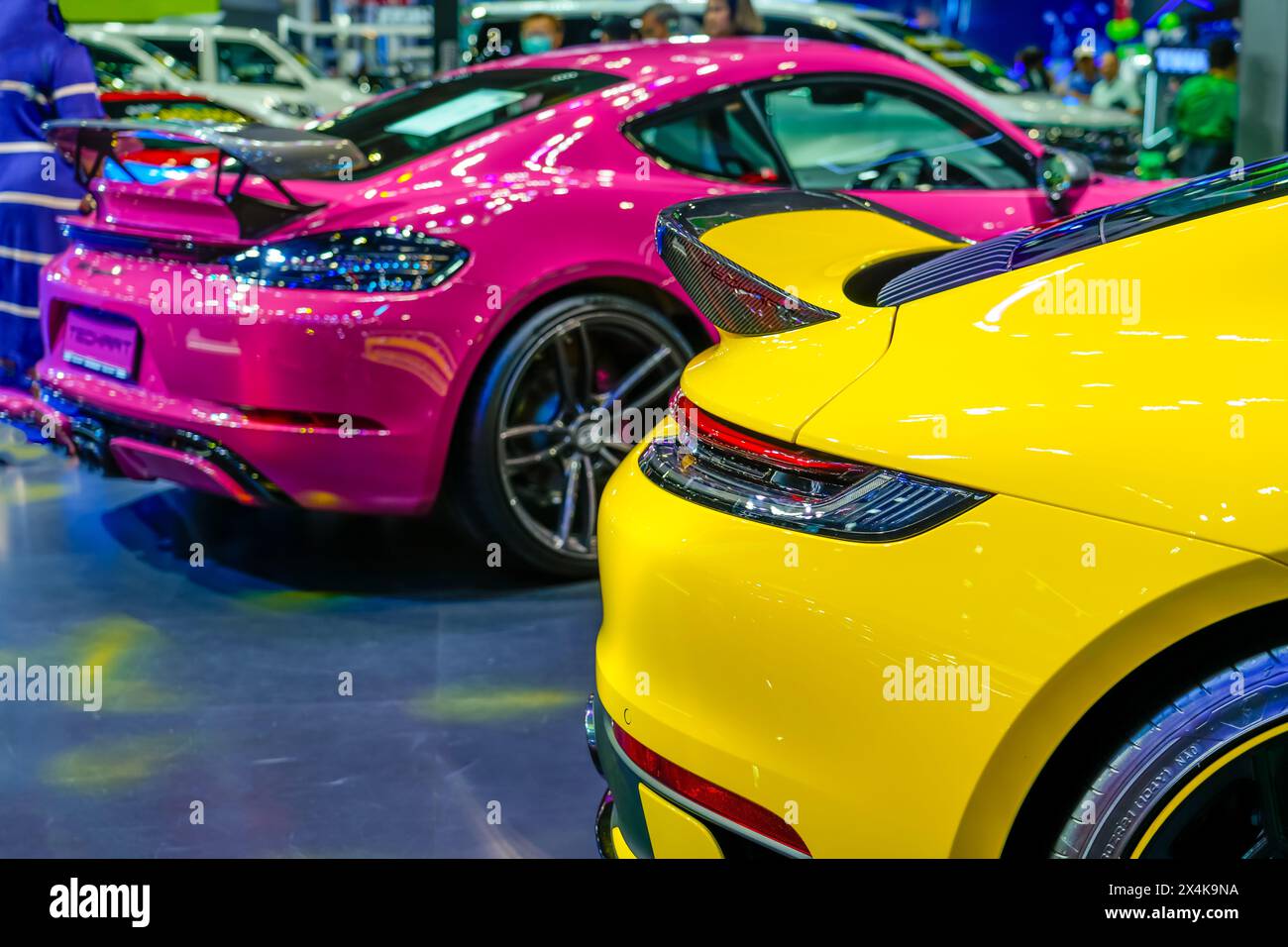 Gelbes Porsche-Auto modifiziert von TECHART. Challenger Hall, Impact Muangthong. Internationale Automobilausstellung. Thailand, Bangkok 07. april 2024. Stockfoto