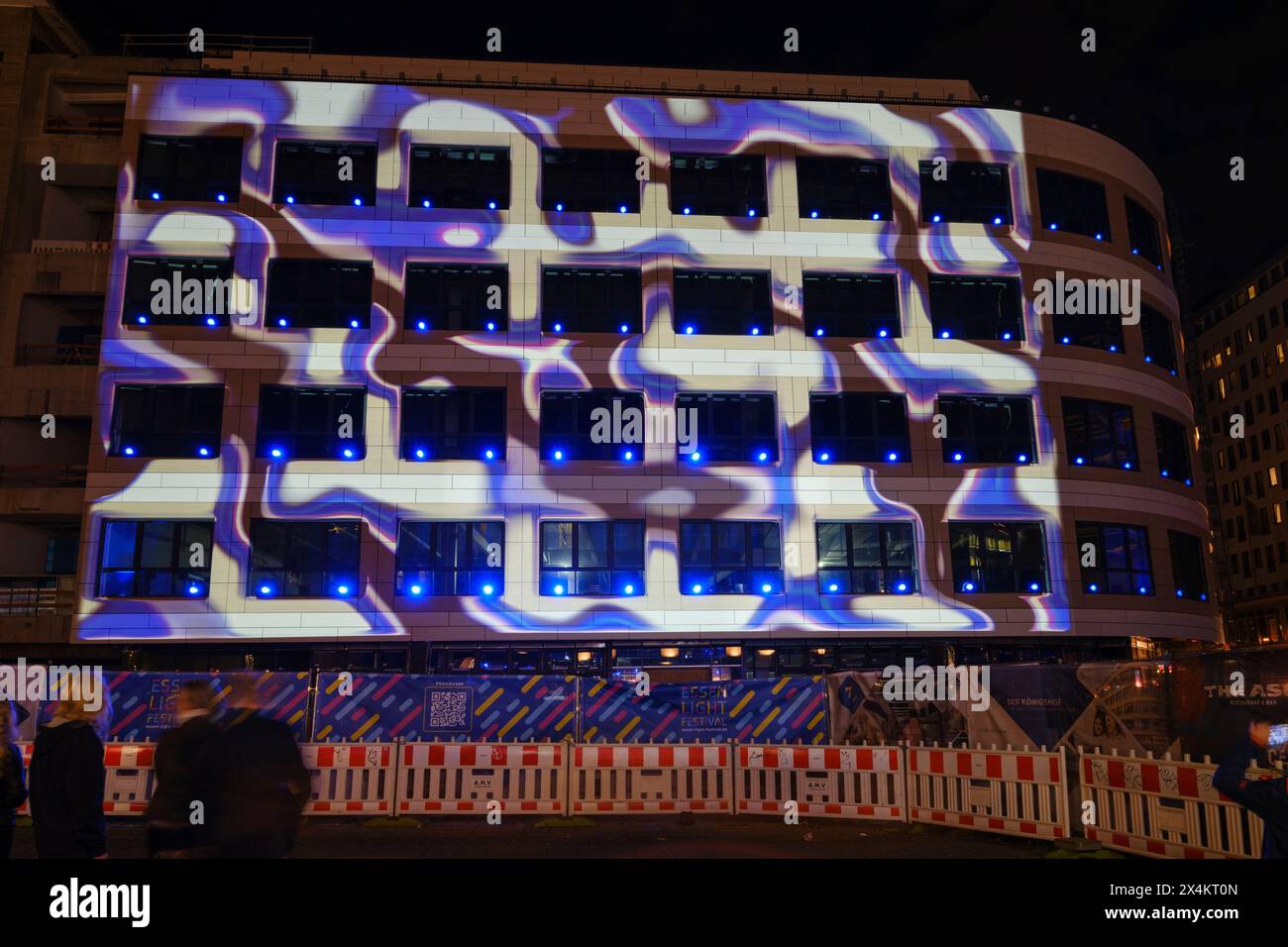 Pixaeluminae, Installation von Lupixx GmbH, beleuchtete Fassade, Königshof, Essen Light Festival 2023, Stockfoto