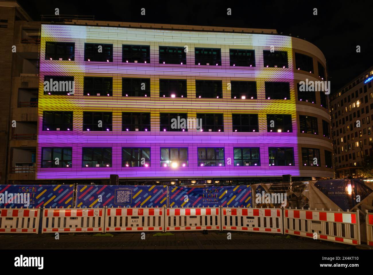 Pixaeluminae, Installation von Lupixx GmbH, beleuchtete Fassade, Königshof, Essen Light Festival 2023, Stockfoto