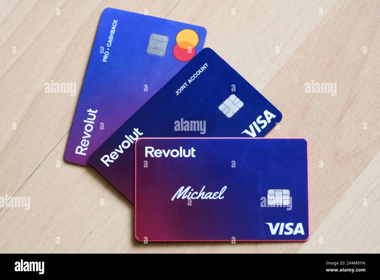 Düsseldorf 04.05.2024 Revolut Bank Gemeinschaftskonto Geschäftskonto Geschäftsbank Girokonto Cashback IBAN-Diskriminierung EU-Raum europäische IBAN Mastercard Visa Kreditkarte Debitkarte Girokarte EC-Karte Computertastatur Internetkriminalität Computerphishing Homebanking Internetbanking Computerbetrug Computerkriminalität Internetphishing Cyberkriminalität Identitätsdiebstahl Email-Fakes Fake-Account Enkeltrick Senioren Cyberkriminalität Antivirenprogramm VPN HTML zwei-Faktor-Authentifizierung SMS Verifikations-App Geheimwäsche Stockfoto