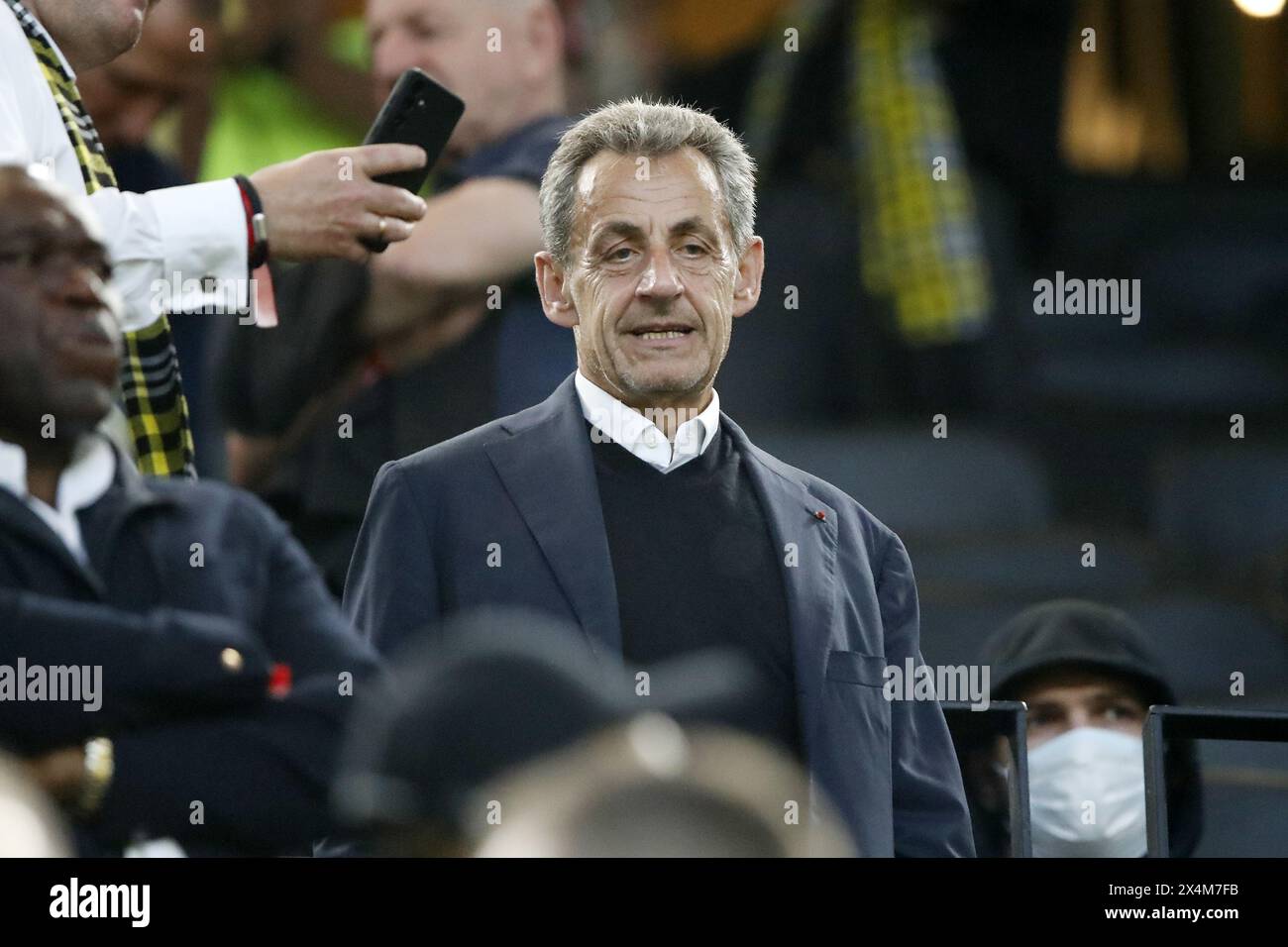 DORTMUND: Nicolas Sarkozy in der Tribüne beim Halbfinalspiel der UEFA Champions League zwischen Borussia Dortmund und Paris Saint Germain im Signal Iduna Park am 1. Mai 2024 in Dortmund. ANP / Hollandse Hoogte / BART STOUTJESDIJK Stockfoto