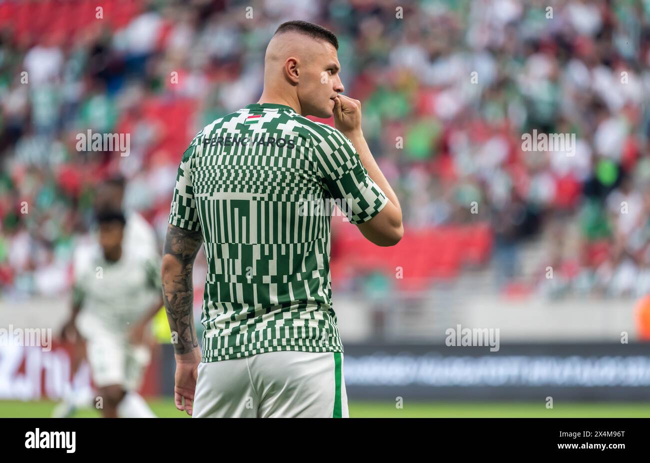 Budapest, Ungarn – 11. Mai 2022. Ersatz für Ferencvaros Stürmer Oleksandr Zubkov vor dem ungarischen Cup 2021/22 Endrunde Ferencvaros gegen Paks (3:0). Stockfoto