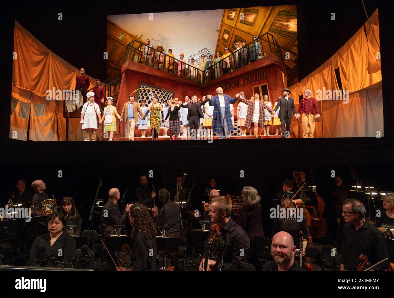 Vorhang, Donizetti's Don Pasquale, Canadian Opera Company, Four Seasons Centre for the Performing Arts, Toronto, Kanada Stockfoto