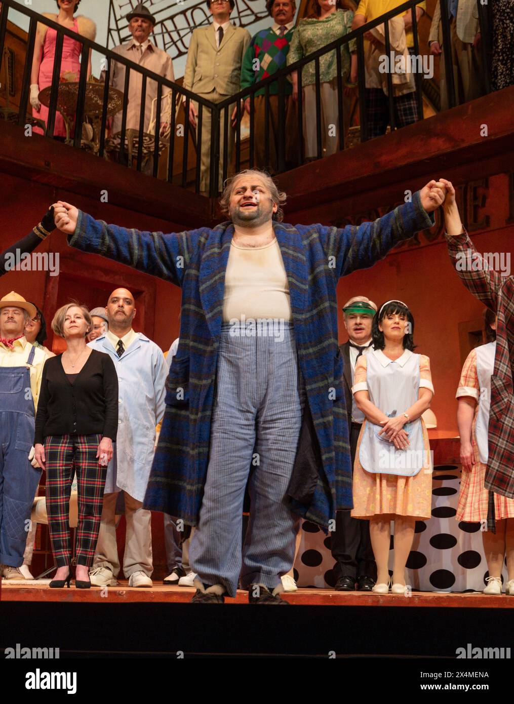 Curtain Call, Misha Kiria als Don Pasquale von Donizetti, Canadian Opera Company, Four Seasons Centre for the Performing Arts, Toronto, Kanada Stockfoto