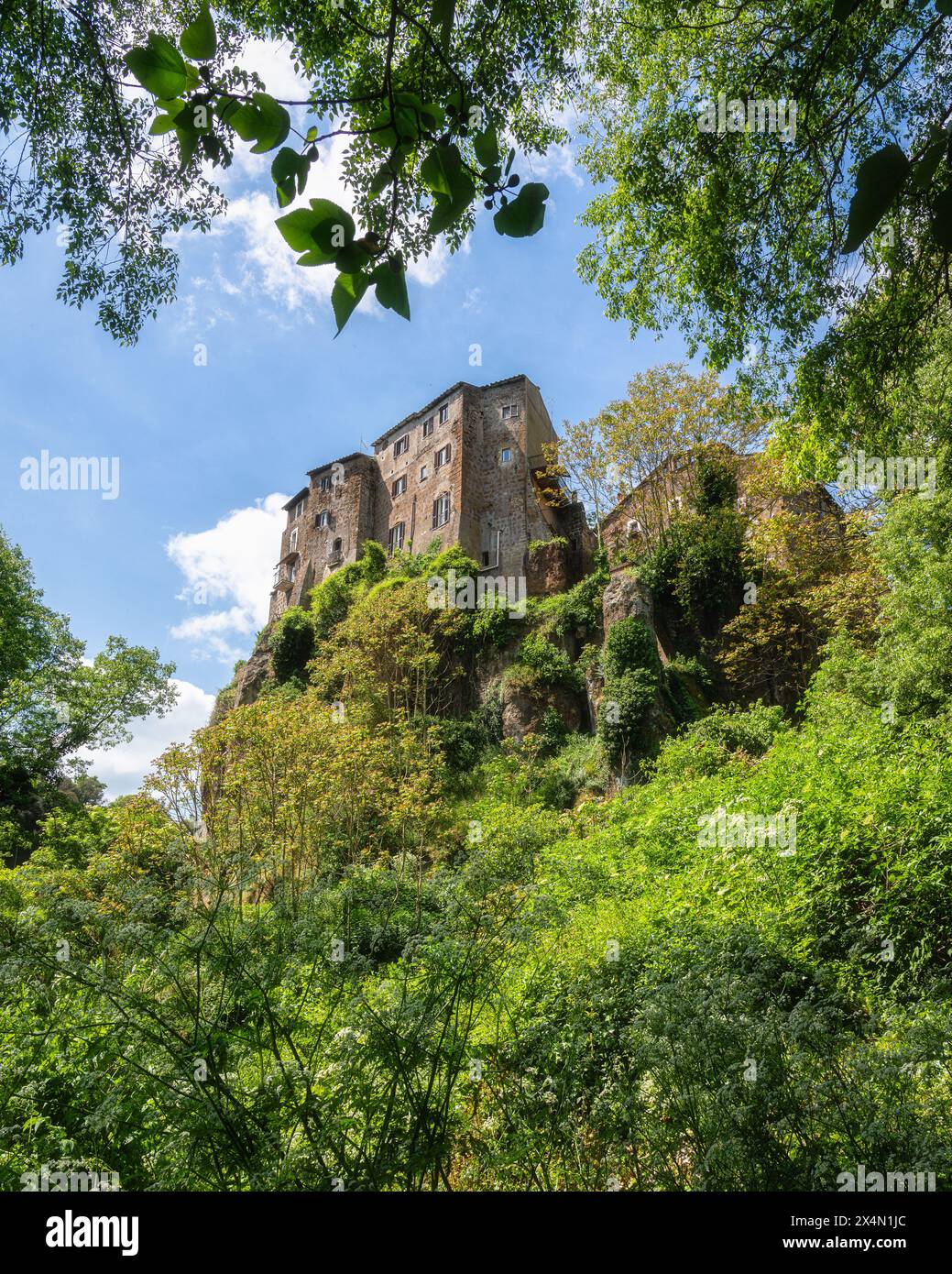 Malerische Sehenswürdigkeit im Naturdenkmal „Forre di Corchiano“, in der Nähe des Dorfes Corchiano, in der Provinz Viterbo, Latium, Italien. Stockfoto