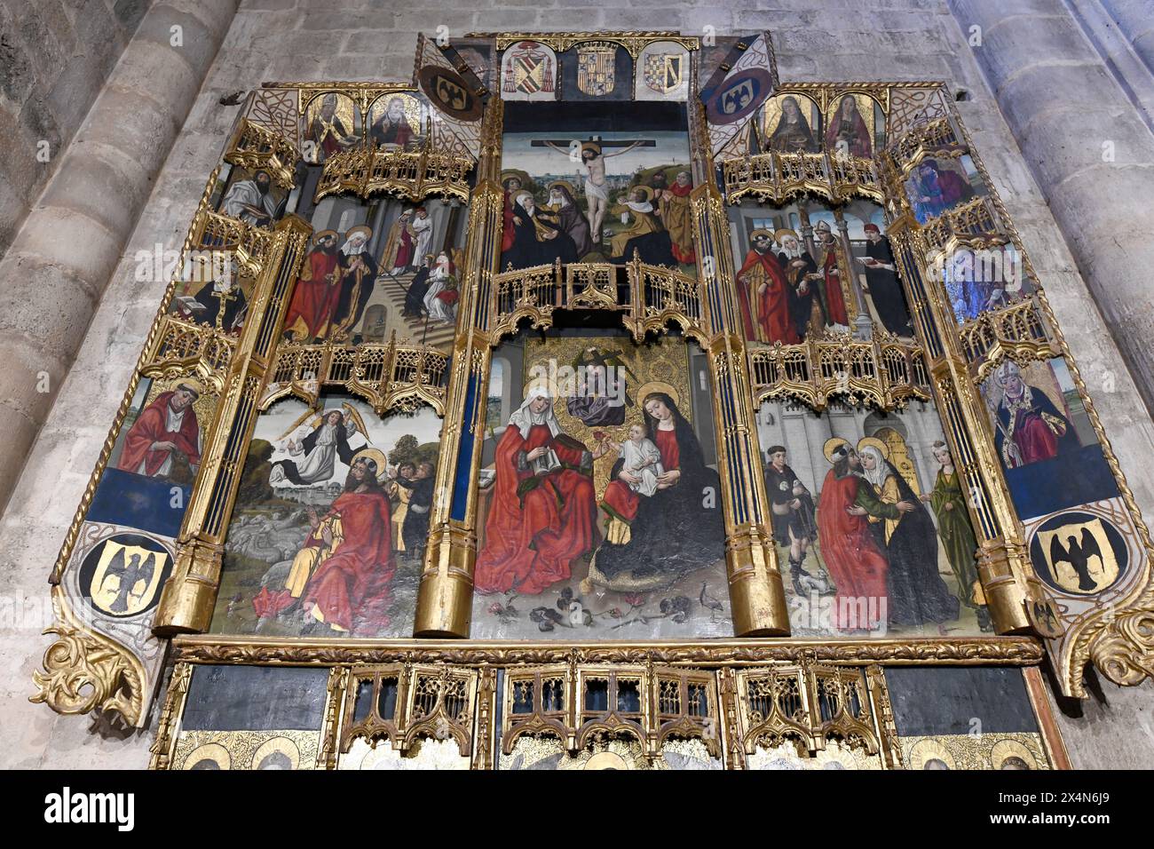 Berlanga de Duero, Colegiata de Santa Maria del Mercado (Lastgotik und Renaissance, 16. Jahrhundert). Hispanisch-flämischer Altaraufsatz (15. Jahrhundert) in Sant Stockfoto