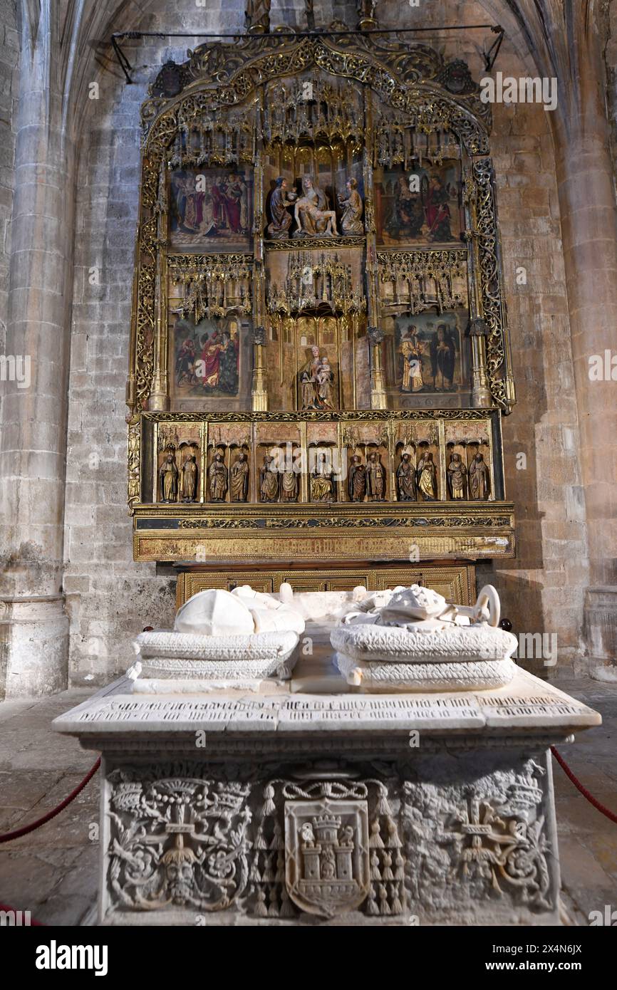 Berlanga de Duero, Colegiata de Santa Maria del Mercado (Lastgotik und Renaissance, 16. Jahrhundert). Bravo de Laguna Kapelle mit gotischem Grab (16. Jh. Stockfoto