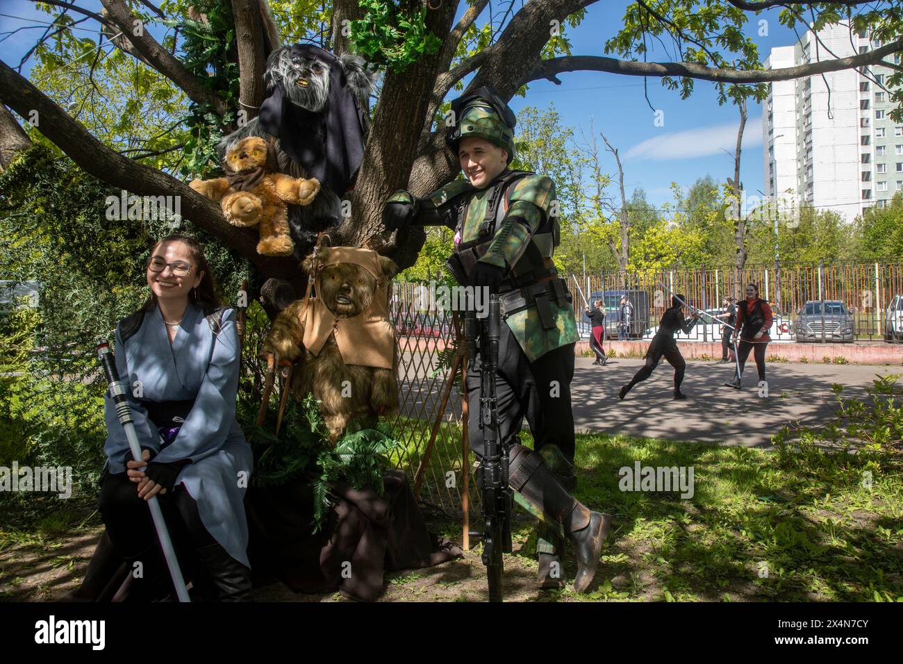 Moskau, Russland. Mai 2024. Star Wars Fans treffen sich im Kultur- und Sportzentrum während der Star Wars Day Feier in Moskau, Russland. Der Star Wars Day wird jeden 4. Mai von vielen Fans in verschiedenen Teilen der Welt gefeiert. Quelle: Nikolay Vinokurov/Alamy Live News Stockfoto