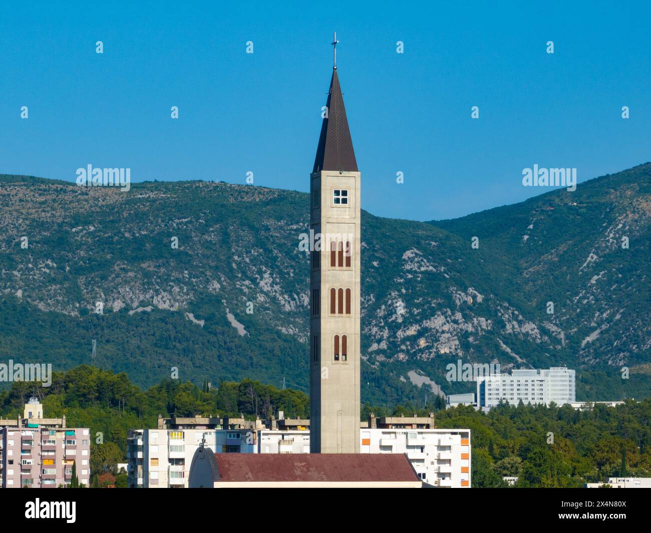 Franziskanerkloster und Kirche St. Peter und Paul in der Stadt Mostar, Bosnien und Herzegowina. Stockfoto