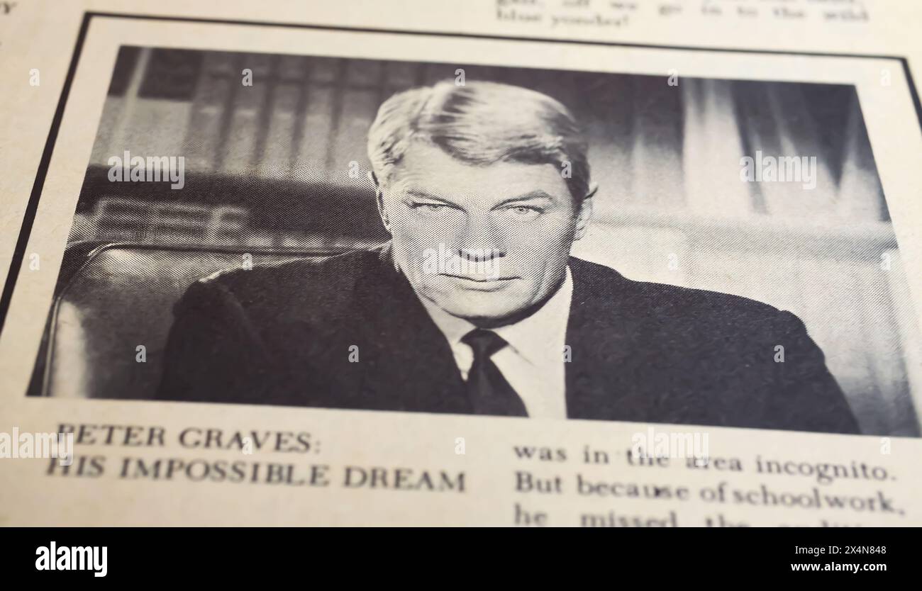 Viersen, Deutschland - 1. Mai. 2024: Bericht mit Foto von Peter Graves in einer amerikanischen Zeitschrift über die Rolle in der Fernsehserie Mission Impossible in the 60 Stockfoto