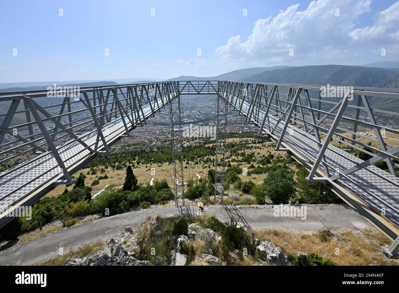 Aussichtspunkt vom Gipfel Vidikovac Fortica in Mostar Bosnien und Herzegowina. Stockfoto