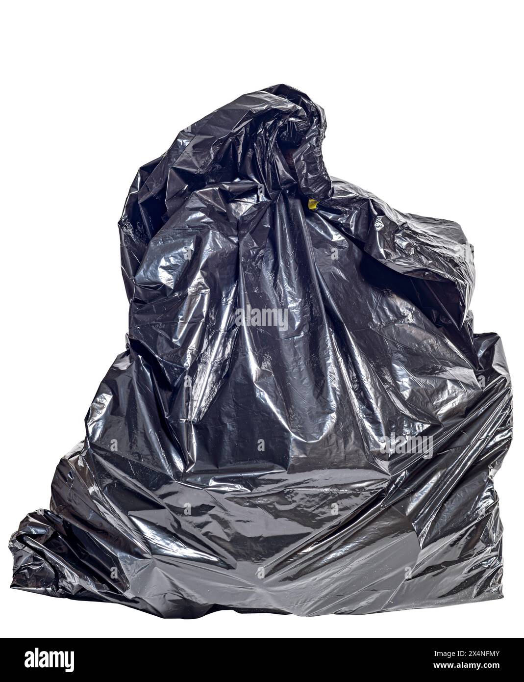 Vertikale Nahaufnahme eines dunkelbraunen Müllsacks auf weißem Hintergrund. Stockfoto