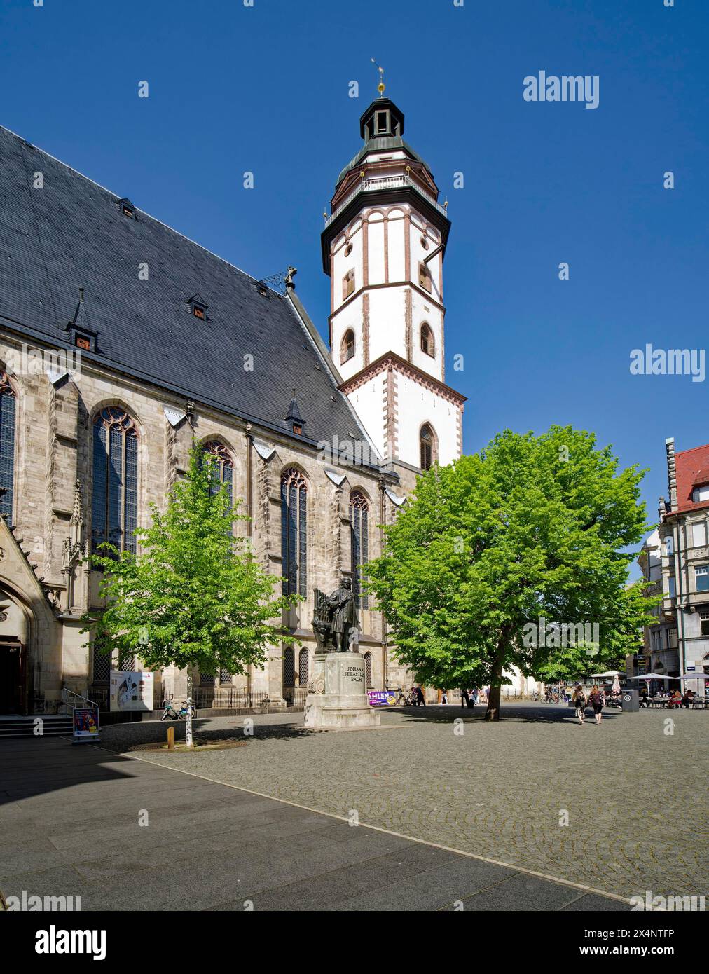 Neues Bachdenkmal von Carl Seffner, Thomas-Kirchhof mit Thomas-Kirche, Leipzig, Sachsen, Deutschland Stockfoto