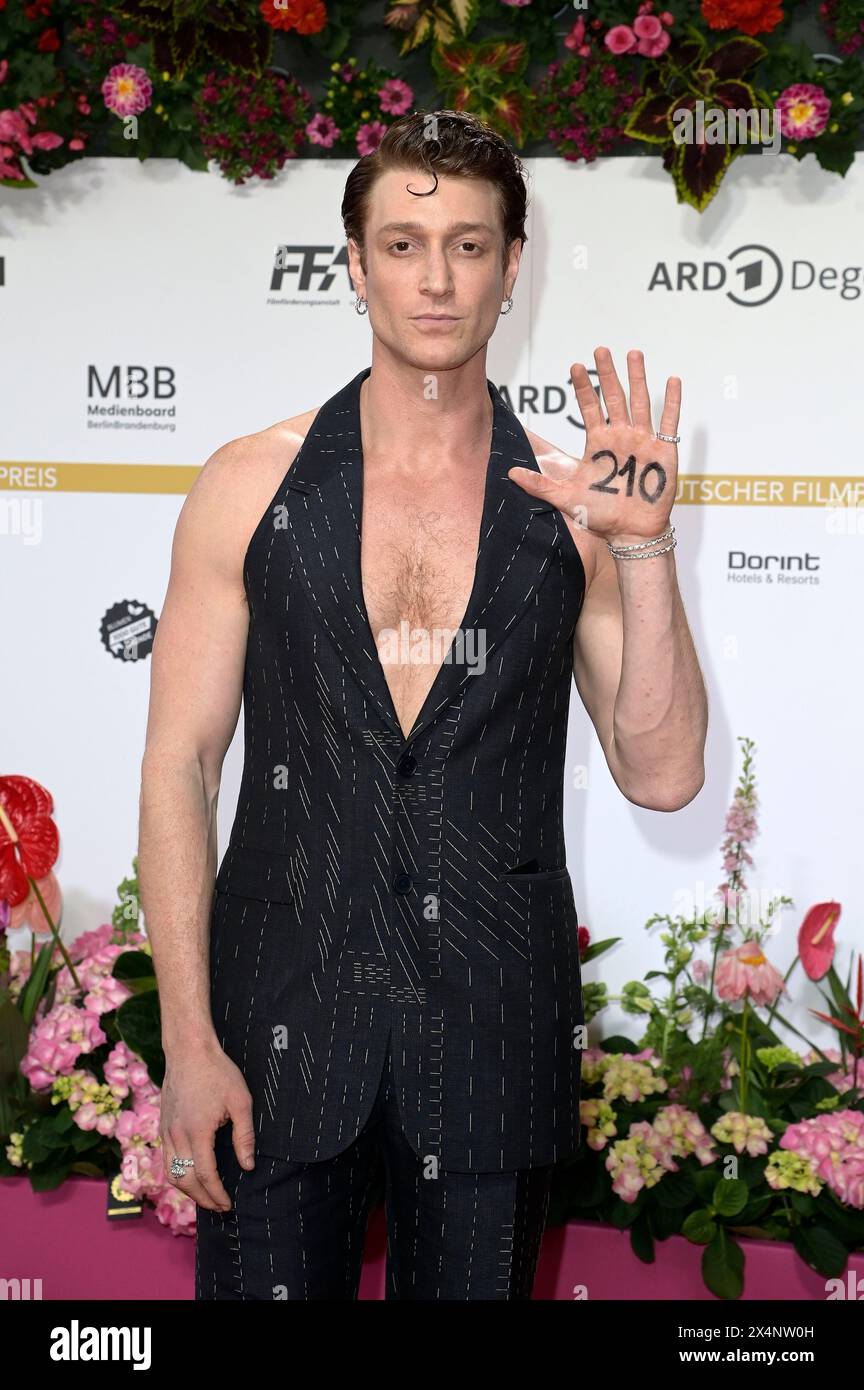 Daniel Donskoy bei der 74. Verleihung des Deutschen Filmpreises 2024 im Theater am Potsdamer Platz. Berlin, 03.05.2024 Stockfoto