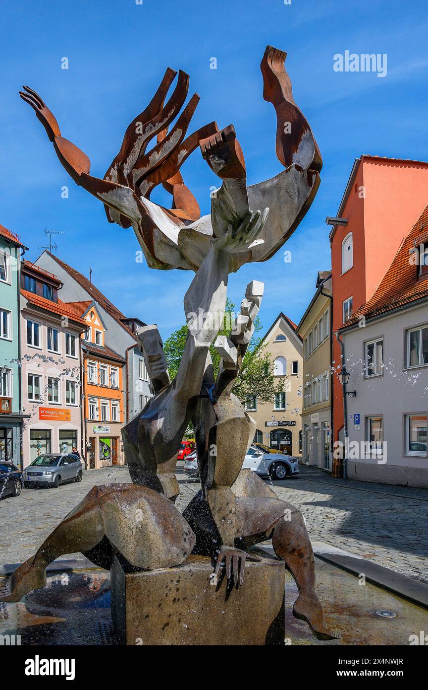 Erostischer Brunnen entworfen von Peter R. Mueller auf dem Hafenmarkt, Kaufbeuern, Allgäu, Schwaben, Bayern, Deutschland Stockfoto