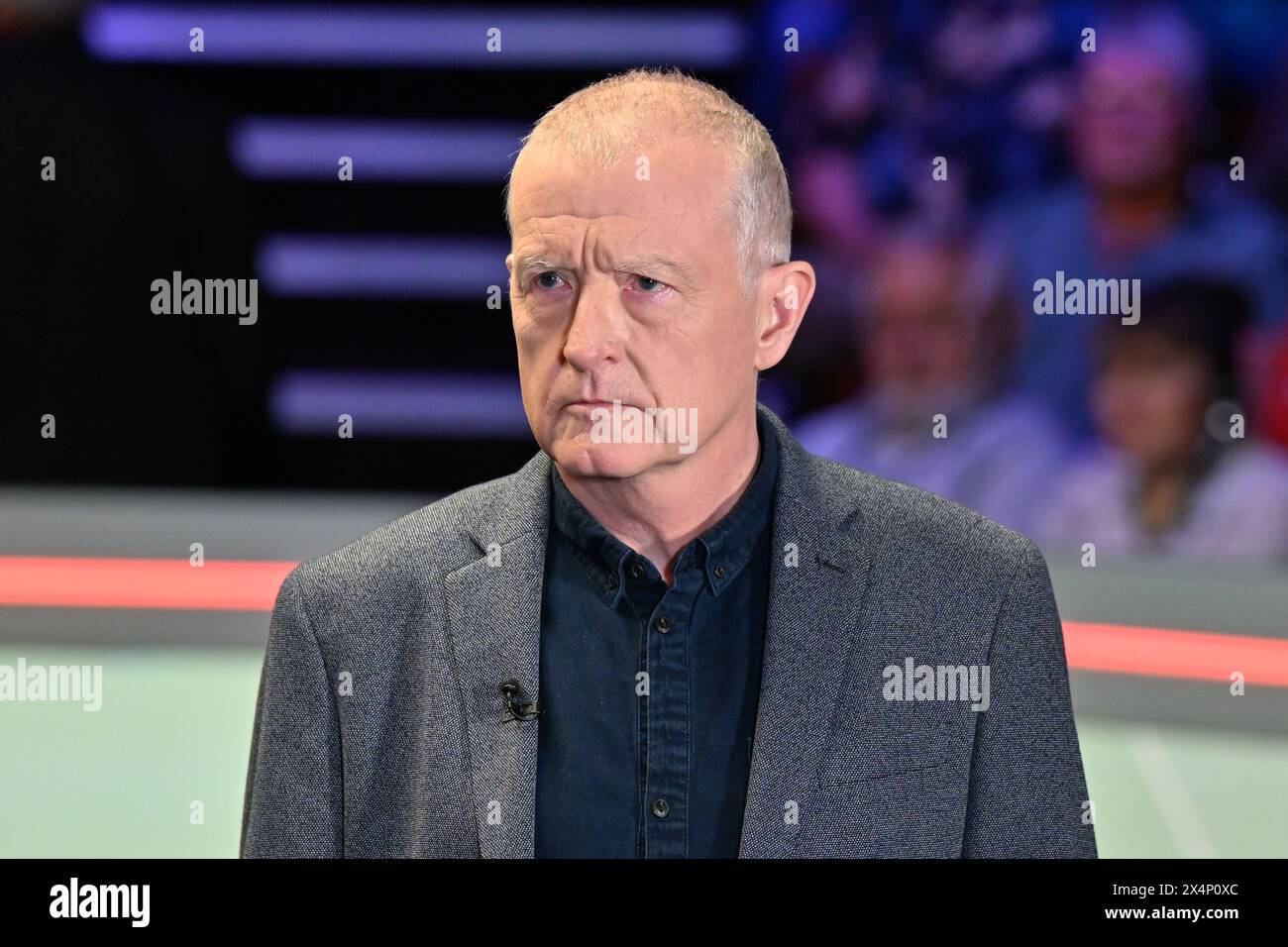 Sheffield, Großbritannien. Mai 2024. Der sechsmalige Weltmeister Steve Davis spricht mit der BBC vor der Cazoo World Championships 2024 im Crucible Theatre, Sheffield, Großbritannien, 4. Mai 2024 (Foto: Cody Froggatt/News Images) in Sheffield, Großbritannien am 4. Mai 2024. (Foto: Cody Froggatt/News Images/SIPA USA) Credit: SIPA USA/Alamy Live News Stockfoto