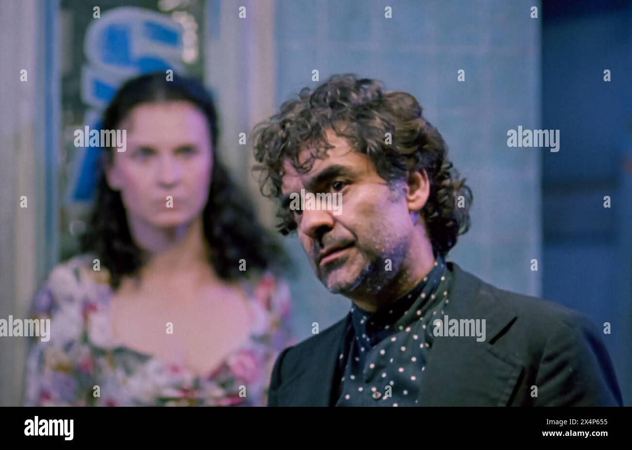 Australien. Tara Morice und Antonio Vargas in (C)Ronin Films/ Miramax Film: Strictly Ballroom (1992). Plot: Ein eigenwilliger Tänzer riskiert seine Karriere, indem er eine ungewöhnliche Routine durchführt und sich auf den Weg macht, mit einem neuen Partner erfolgreich zu sein. Ref.: LMK110-J10700-030524 von LMKMEDIA geliefert. Nur Redaktionell. Landmark Media ist nicht der Urheberrechtsinhaber dieser Film- oder TV-Stills, sondern bietet nur einen Service für anerkannte Medien an. pictures@lmkmedia.com Stockfoto