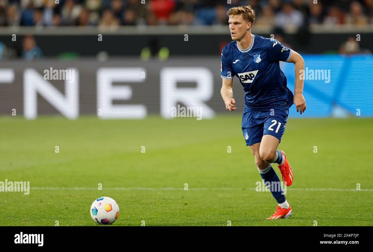 Deutschland. Mai 2024. Erste Liga, Fußball, Fußball, 1. Bundesliga, TSG Hoffenheim - RB Leipzig, Deutschland, Sinsheim, PreZero Arena f.l. Marius Büelter (TSG Hoffenheim, 21). Quelle: HMB Media/Alamy Live News Stockfoto