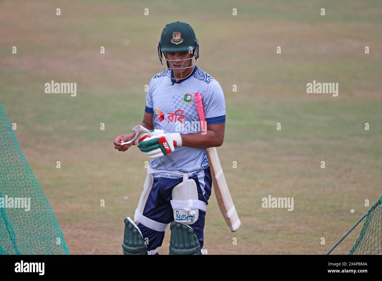 Der Bangladeschische Pace Bowler Mohammad Saifuddin während des Trainings im Zahur Ahmed Chowdhury Stadium, Chattogram, Bangladesch, 2. Mai 2024. Als Zimba Stockfoto