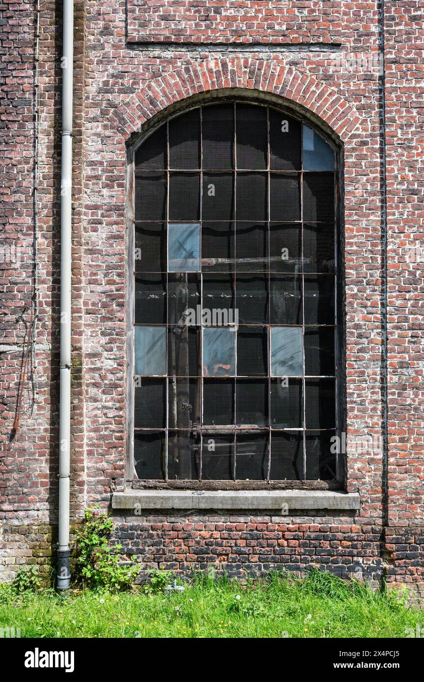 Region Brüssel-Hauptstadt, Belgien - 1. Mai 2024 - stillgelegte Fabrikfälschung, heute das lokale Museum La Fonderie Stockfoto