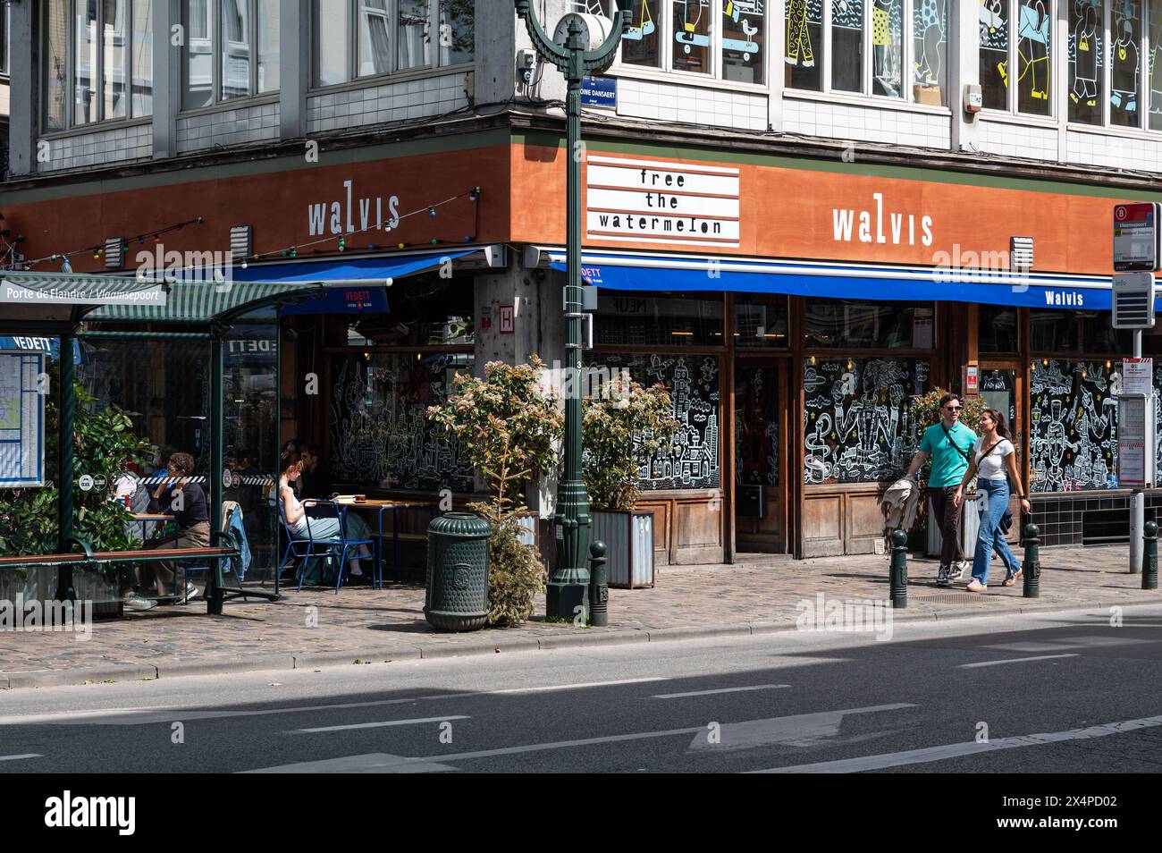 Region Brüssel-Hauptstadt, Belgien - 1. Mai 2024 - die Bar und das Restaurant Walvis, beliebt in der flämischen Gemeinde Stockfoto