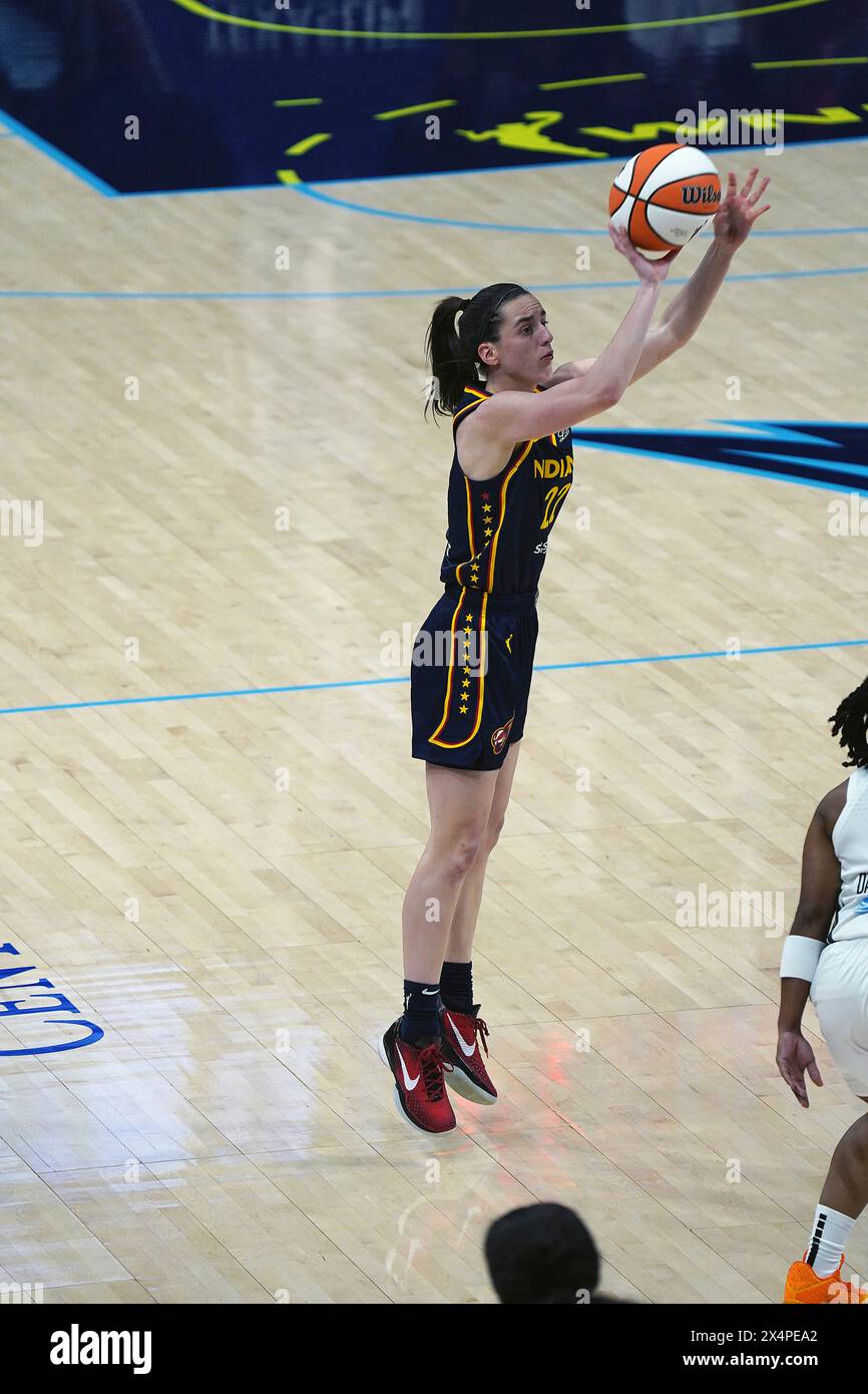 Arlington, Usa. Mai 2024. Caitlin Clark #22 von Indiana Fever schießt den Ball während des WNBA-Vorsaisonspiels zwischen den Dallas Wings und dem Indiana Fever im College Park Center. Endpunktzahl Dallas Wings 79 - 76 Indiana Fever. Quelle: SIPA USA/Alamy Live News Stockfoto