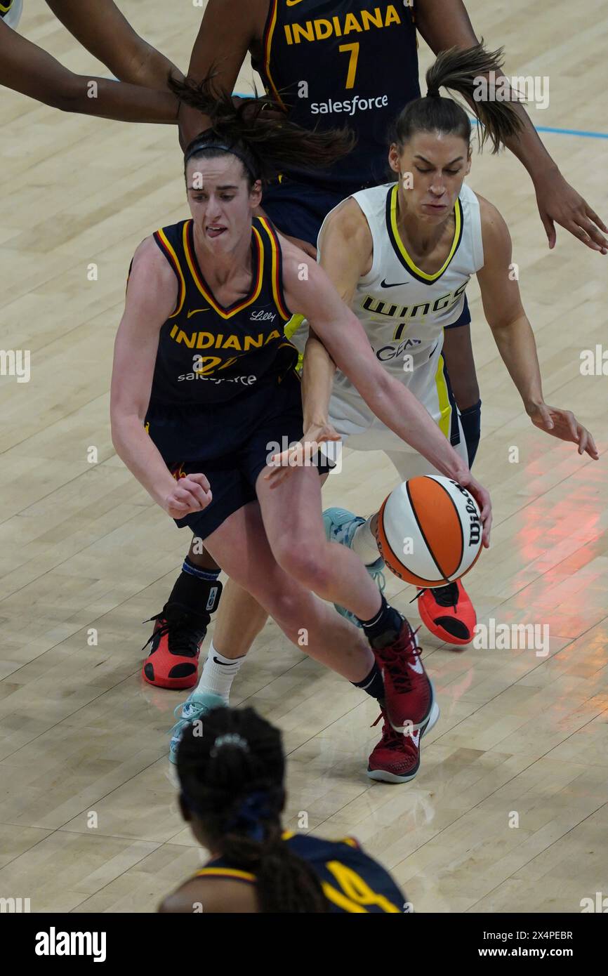 Arlington, Usa. Mai 2024. Caitlin Clark #22 von Indiana Fever dribbelt den Ball während des WNBA-Vorsaisonspiels zwischen den Dallas Wings und dem Indiana Fever im College Park Center. Endpunktzahl Dallas Wings 79 - 76 Indiana Fever. Quelle: SIPA USA/Alamy Live News Stockfoto