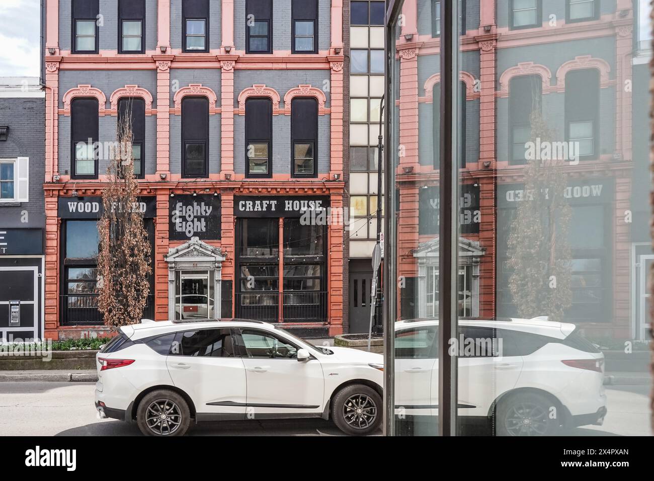 Die St Paul Street ist eine Hauptstraße in der Innenstadt von St. Catharines, Ontario, Kanada Stockfoto