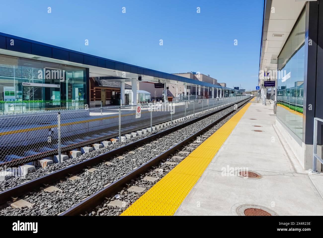 Gehen Sie zum Bahnsteig in Toronto, Kanada Stockfoto