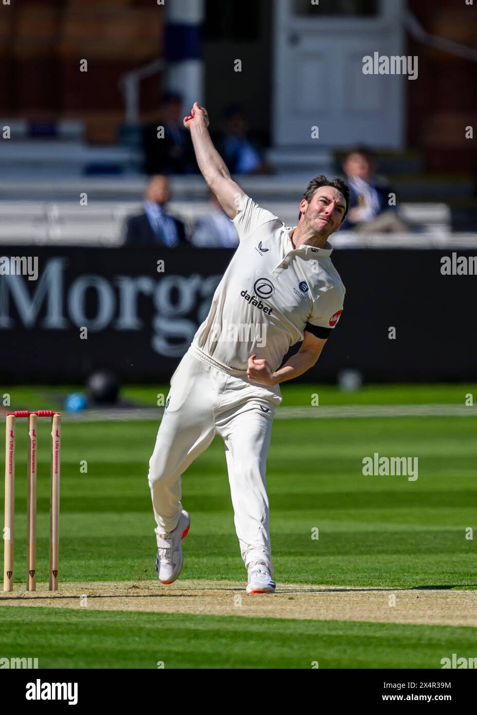 LONDON, VEREINIGTES KÖNIGREICH. Mai, 24. Toby Roland-Jones von Middlesex in Aktion während des heutigen Spiels am 2. Tag der Vitality County Championship Middlesex gegen Leicestershire am Samstag, den 4. Mai 2024 in LONDON ENGLAND. Quelle: Taka Wu/Alamy Live News Stockfoto