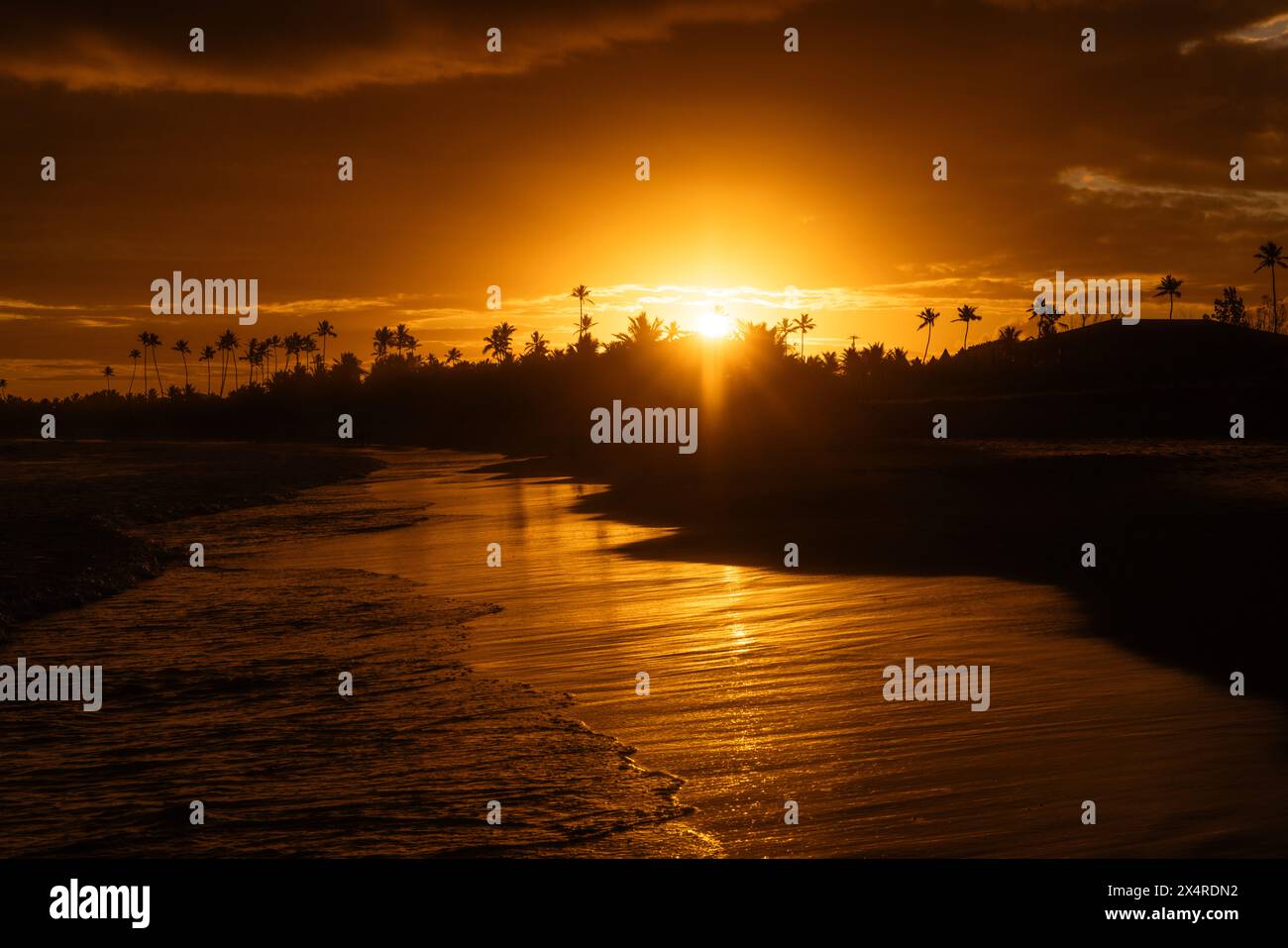 Sonnenuntergang am Itacimirim Beach, Praia de Itacimirim, Salvador, Bahia, Brasilien Stockfoto