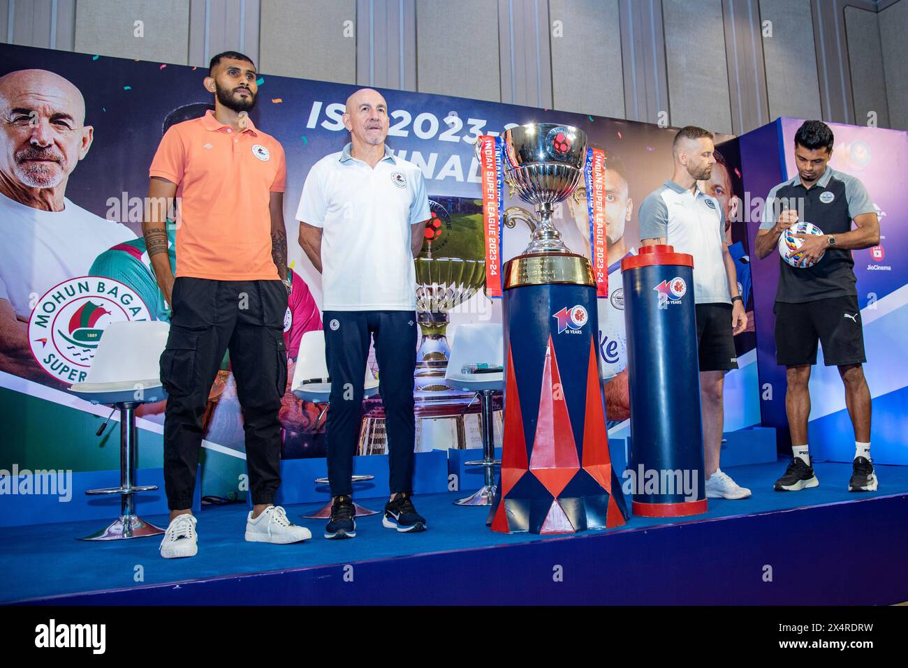 Kalkutta, Westbengalen, Indien. Mai 2024. Pressekonferenz vor dem Spiel in einem luxuriösen Hotel vor dem Finale der 10. Indischen Super League 2023-24, bestehend aus zwei Finalteams: Mohunbagan Super Giant (MBSG) und Mumbai City FC (MCFC) (Credit Image: © Amlan Biswas/Pacific Press via ZUMA Press Wire) NUR ZUR REDAKTIONELLEN VERWENDUNG! Nicht für kommerzielle ZWECKE! Stockfoto