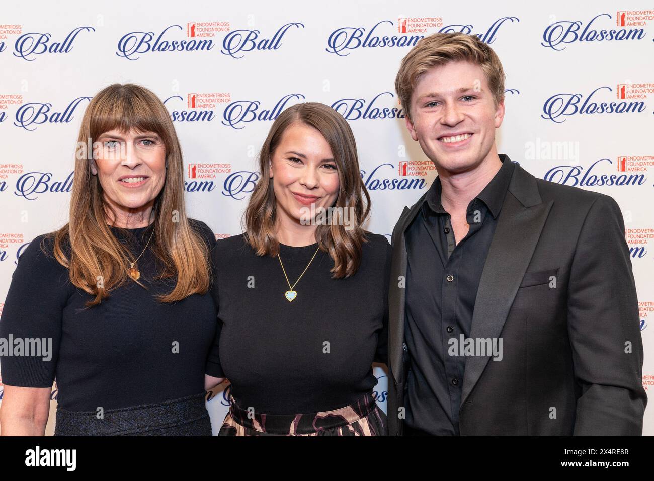 New York, USA. Mai 2024. Terri Irwin, Bindi Irwin und Robert Irwin nehmen am 3. Mai 2024 am 12. Jährlichen Endometriosis Foundation of America's Blossom Ball in Gotham Hall in New York Teil. (Foto: Lev Radin/SIPA USA) Credit: SIPA USA/Alamy Live News Stockfoto