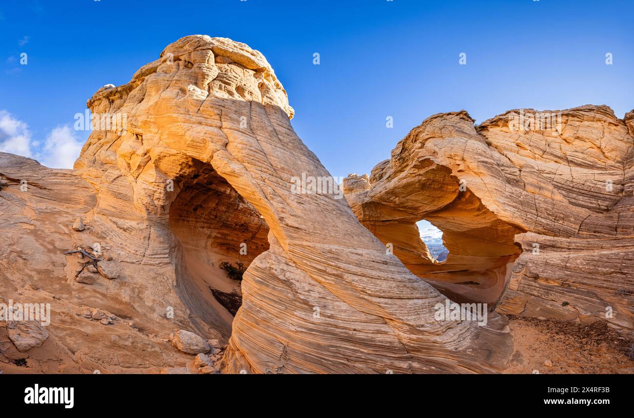 Panoramablick auf Melody Arch am Marble Canyon bei Sonnenaufgang in der Nähe von The Wave, Coyote Buttes North, Vermilion Cliffs National Monument, Arizona, USA Stockfoto