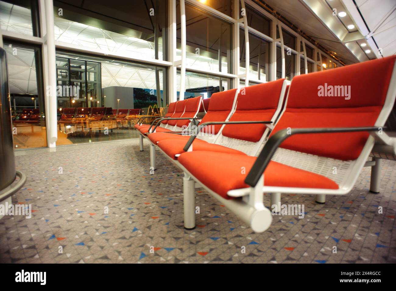 Sitzplätze im internationalen Flughafen Chek Lap Kok Hong Kong Stockfoto