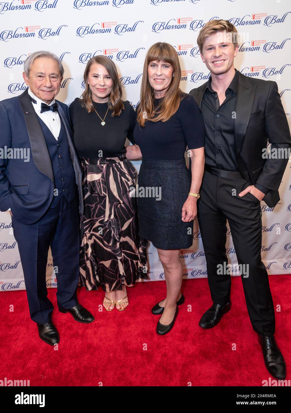 Tamer Seckin, Bindi Irwin, Terri Irwin und Robert Irwin nehmen am 3. Mai 2024 an der 12. Jährlichen Endometriosis Foundation of America's Blossom Ball in der Gotham Hall in New York Teil Stockfoto